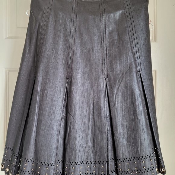Danier Genuine Leather Skirt in size 2 - SOLD - Picture 11 of 11